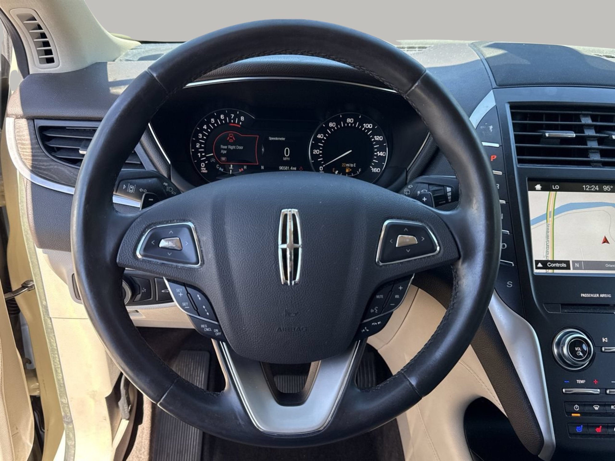 Used 2018 Ivory Pearl Lincoln Reserve image 31