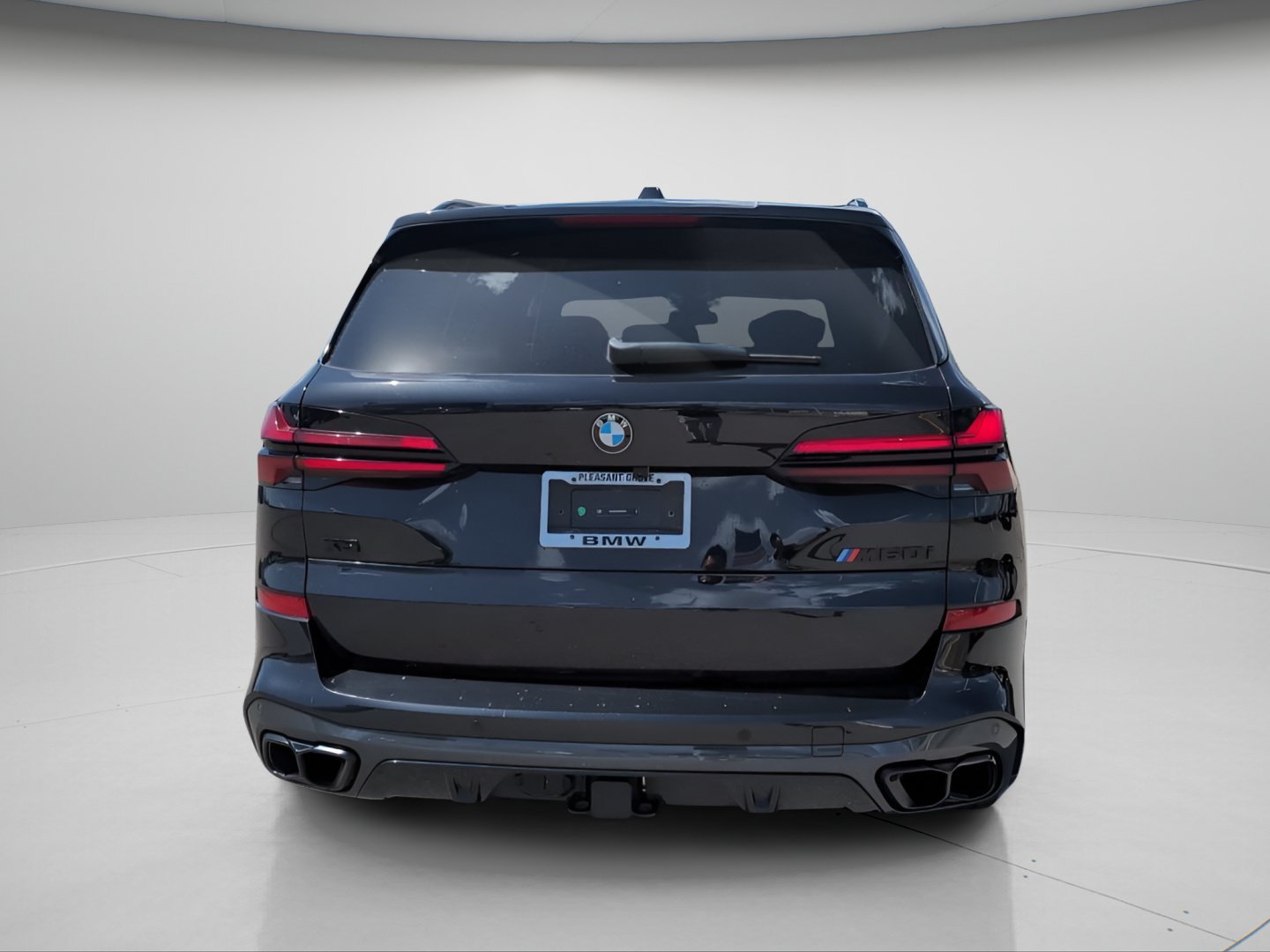Used 2025 Black Sapphire Metallic BMW M60i image 5