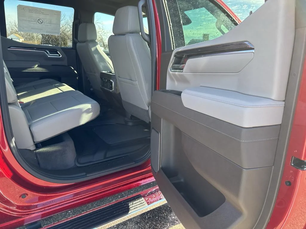 2025 Chevrolet Silverado 1500 LTZ - Photo 18