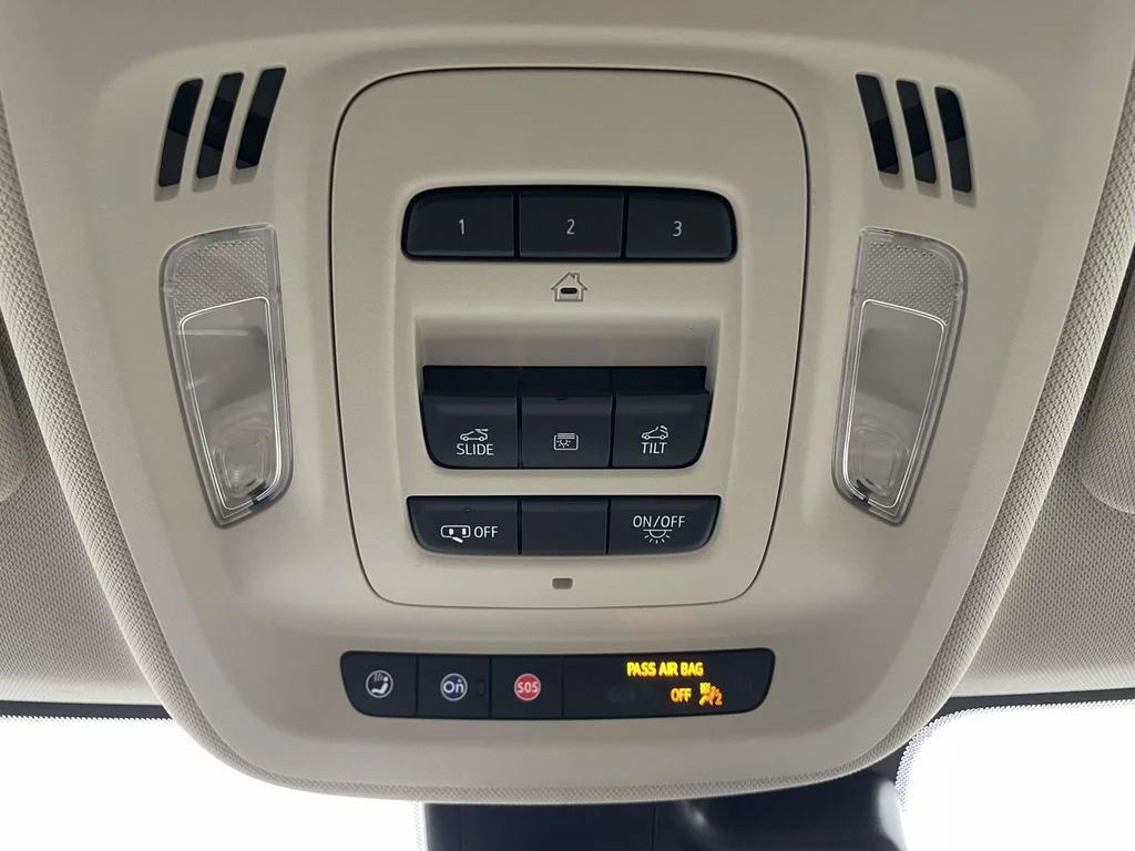 Used 2023 Ebony Twilight Metallic Buick Avenir image 23
