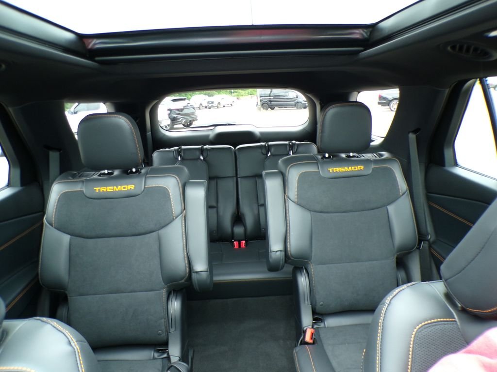 New 2026 Carbonized Gray Metallic Ford Tremor® image 28