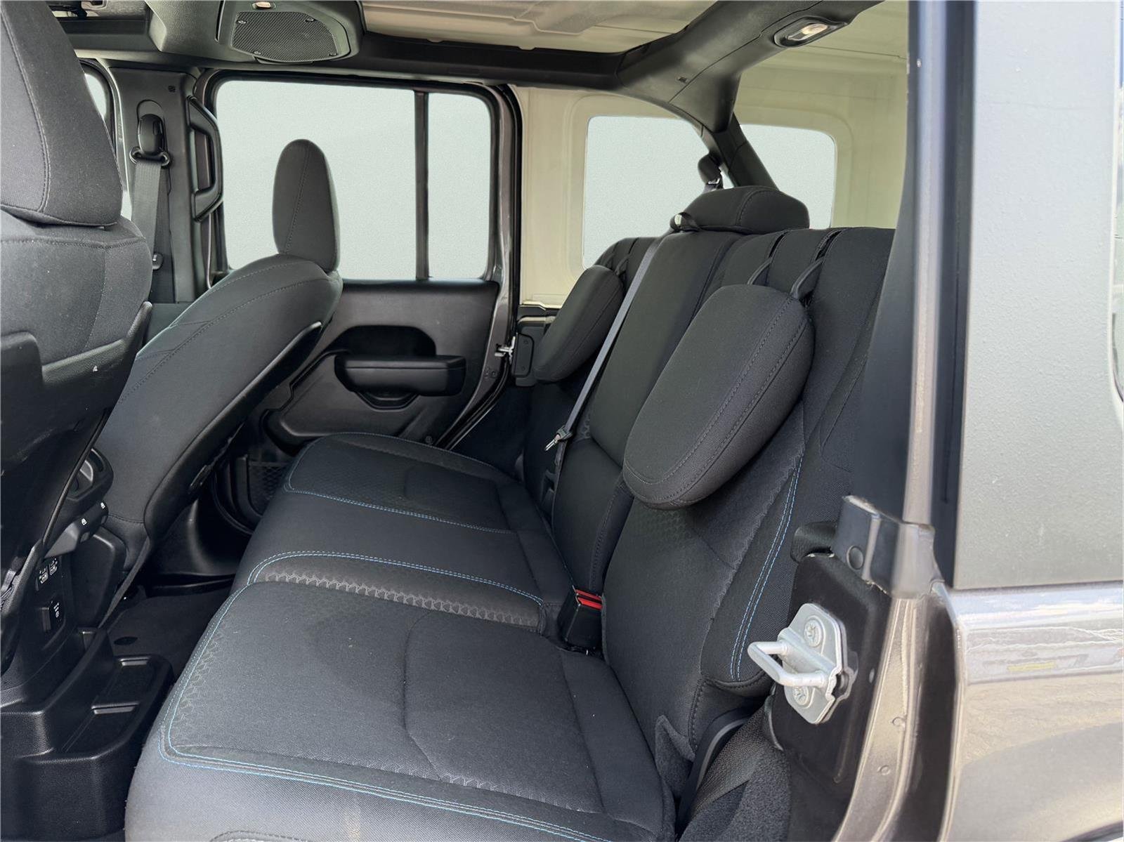 Used 2025 Granite Crystal Metallic Clearcoat Jeep Rubicon image 17