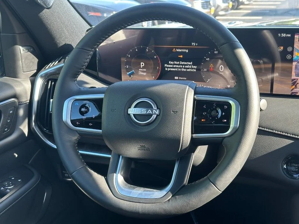 New 2026 Alpine Metallic / Super Black Two-tone Nissan Platinum image 10