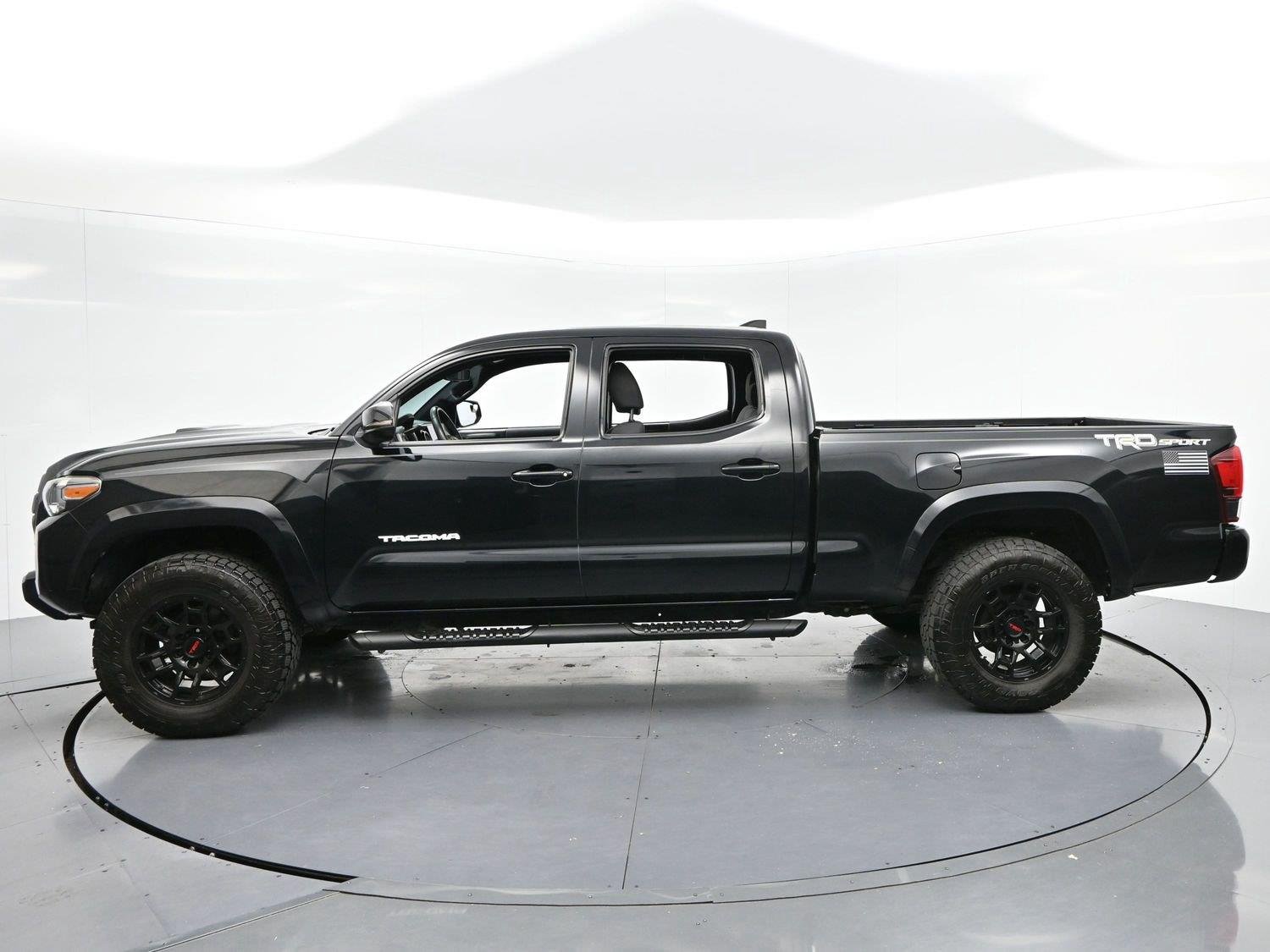 Used 2019 Midnight Black Metallic Toyota SR5 image 4