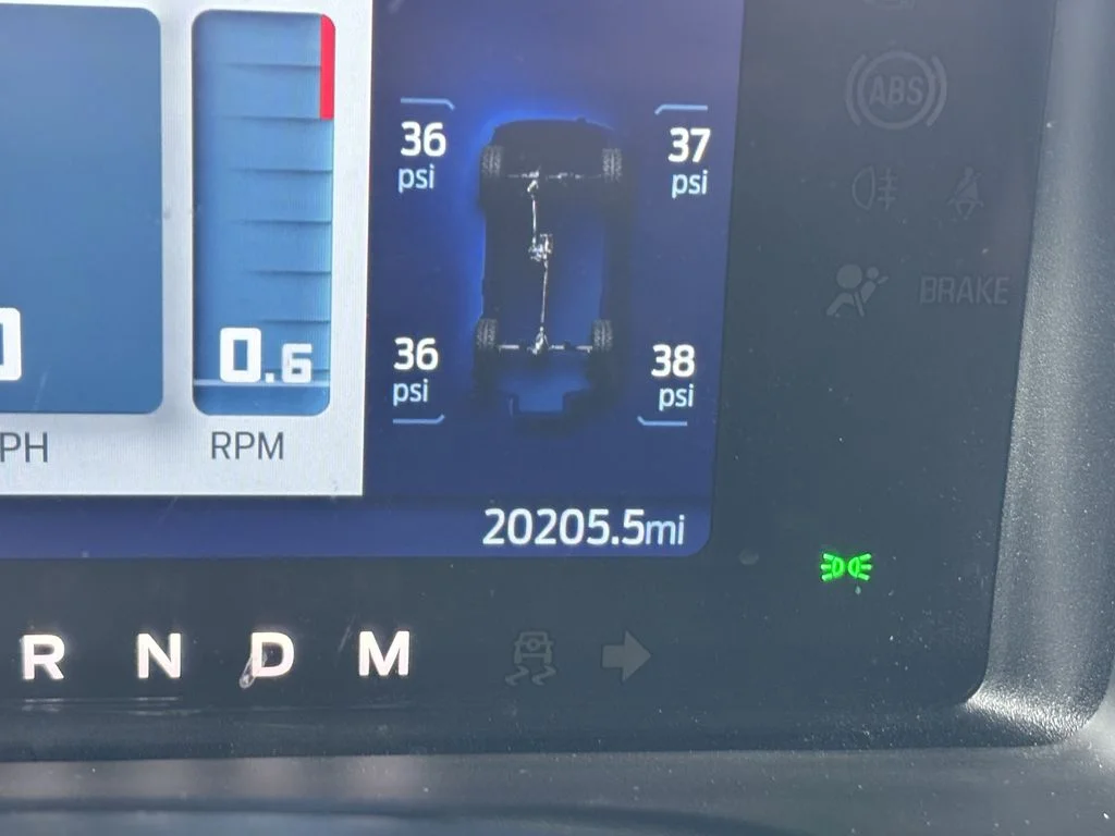 Used 2024 Gray Ford Wildtrak image 27