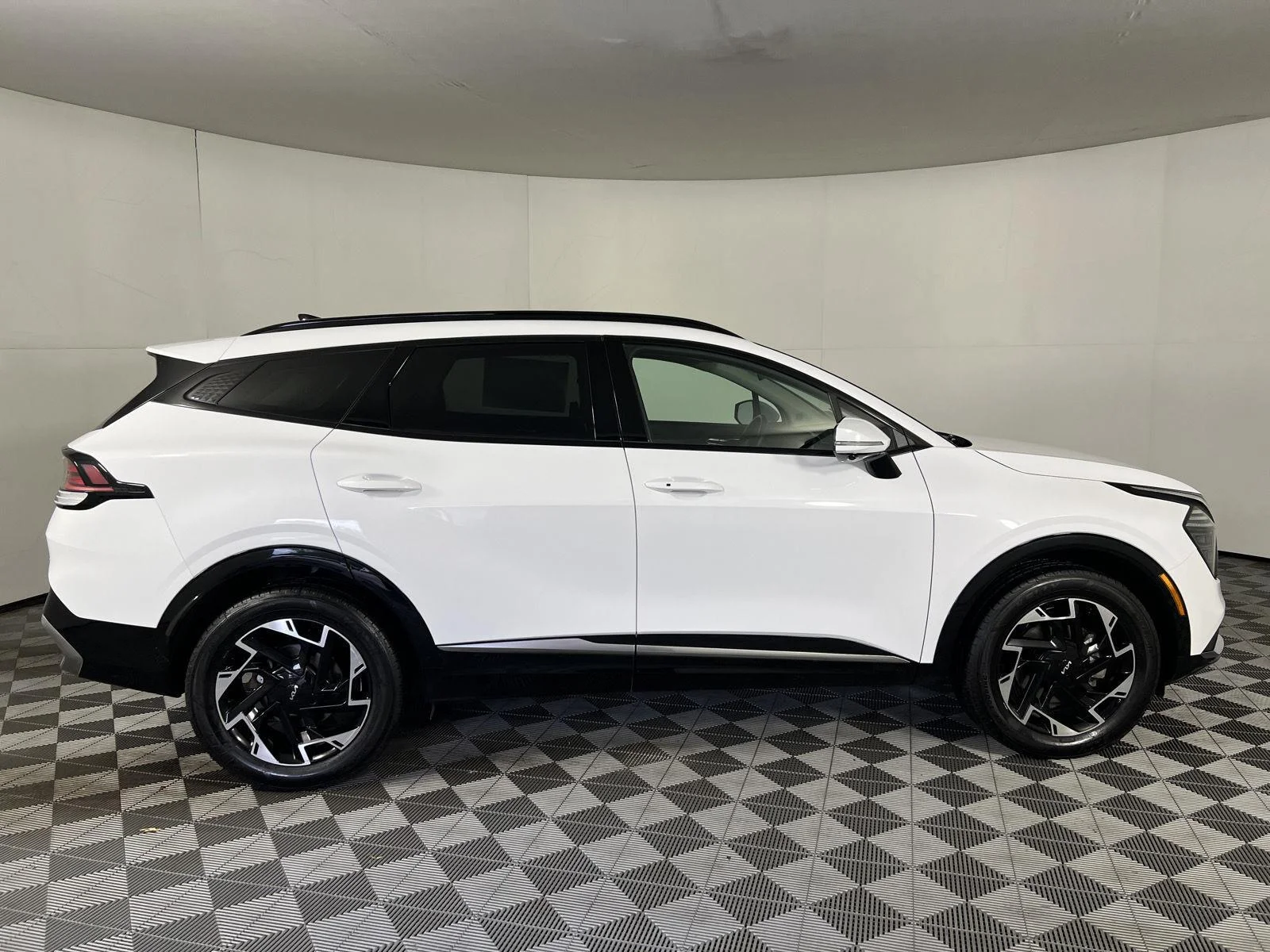 Used 2024  Kia SX-Prestige image 16