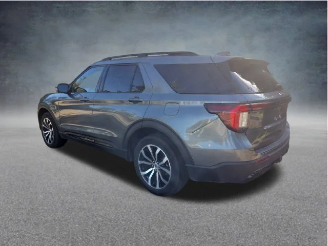 Used 2025 Gray Ford ST-Line image 5