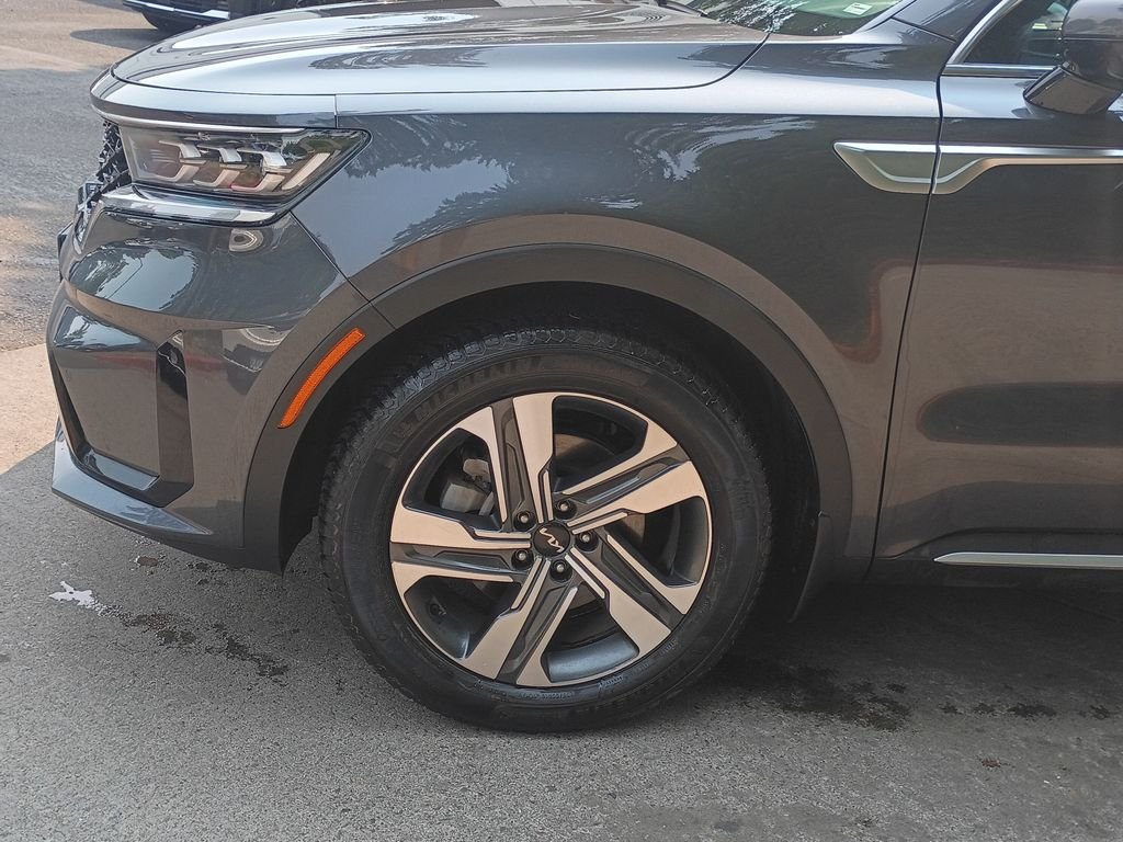Used 2023 Platinum Graphite Kia SX Prestige image 8