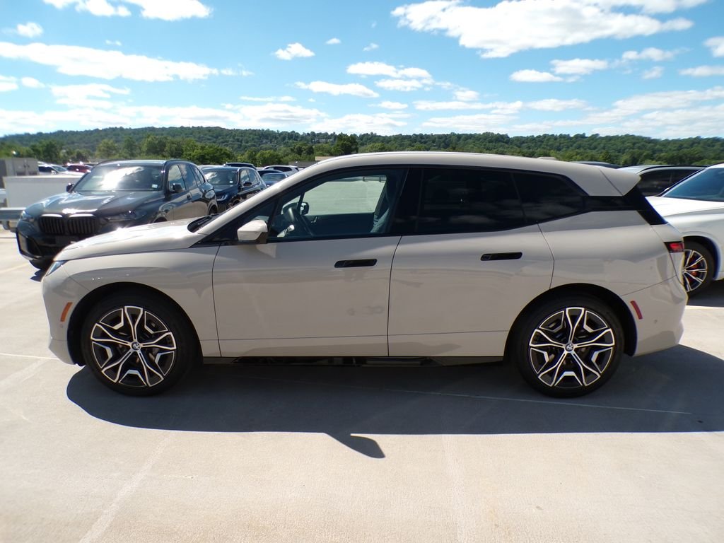 Used 2026 Gray BMW xDrive45 image 4