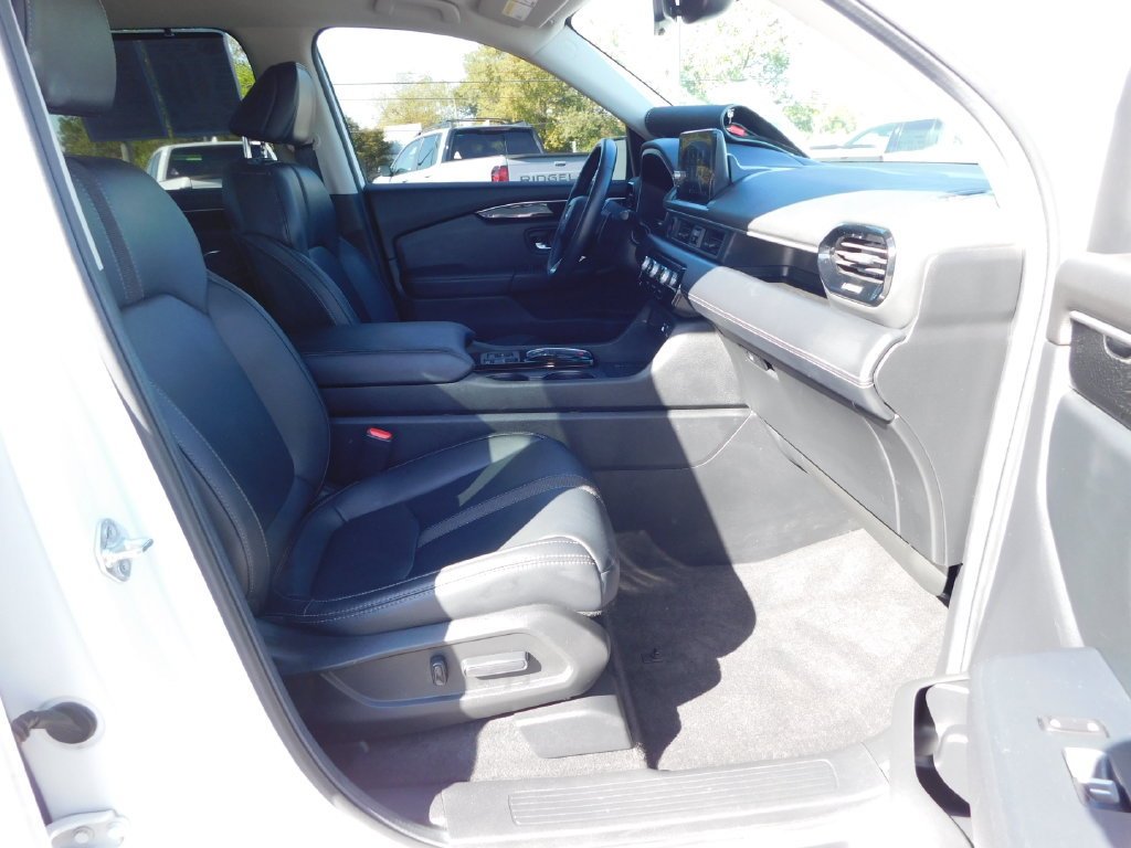 Certified Used 2025 Platinum White Pearl Honda AWD EX-L image 68