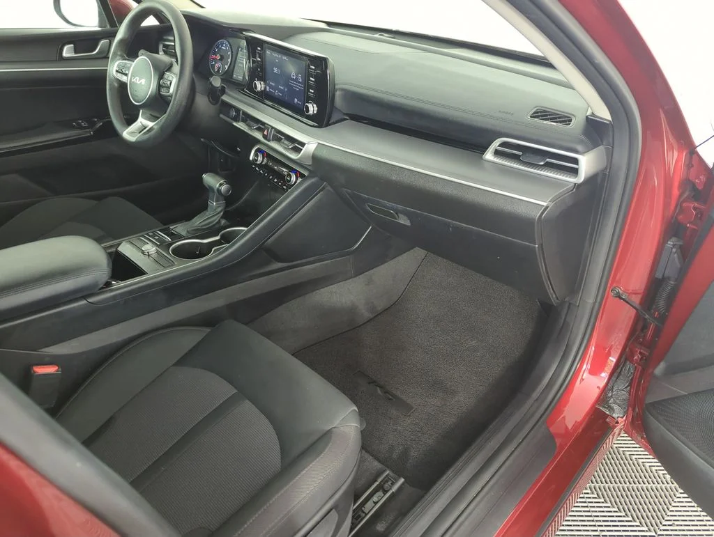 Used 2023 Red Kia LXS image 34