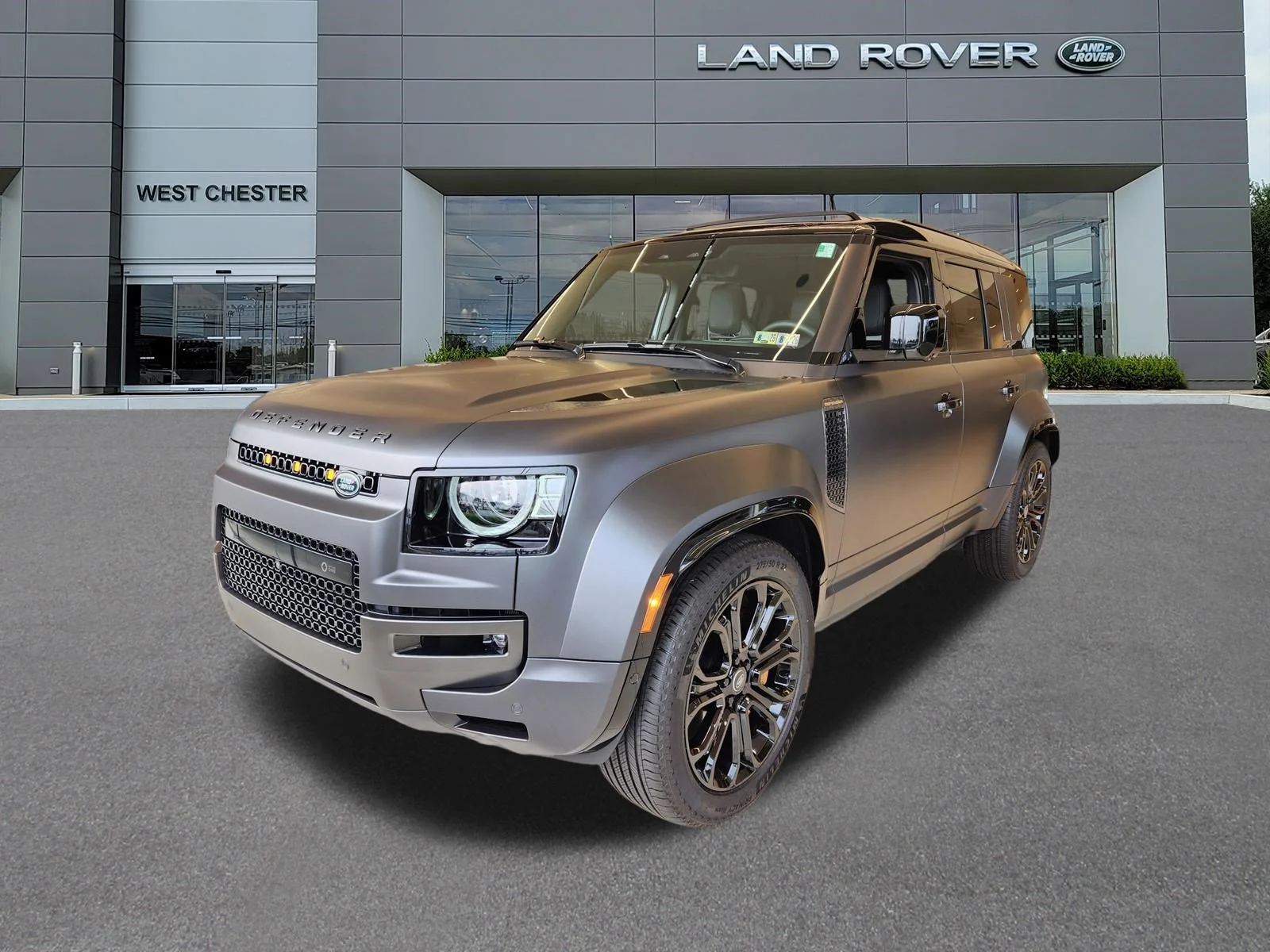 2025 Land Rover Defender 110 Octa Edition One P635's photo