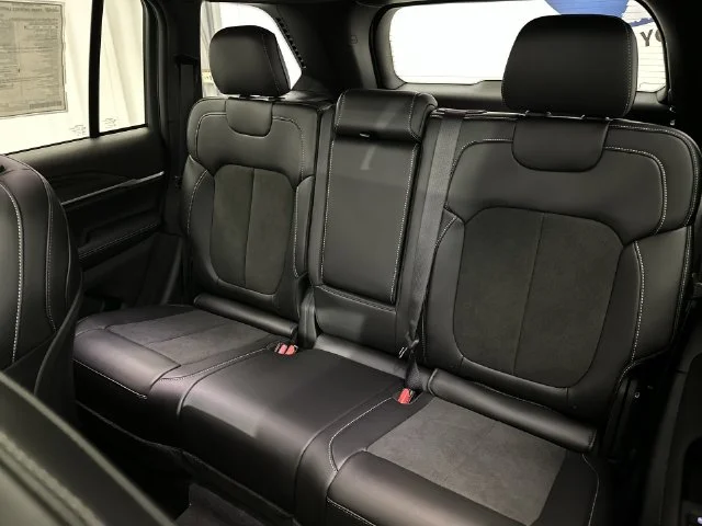 New 2027 Bright White Clear-Coat Paint Jeep Altitude image 28