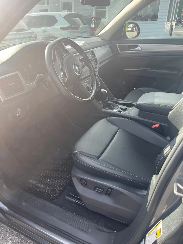 Used 2018 Gray Volkswagen 3.6L V6 SE image 4