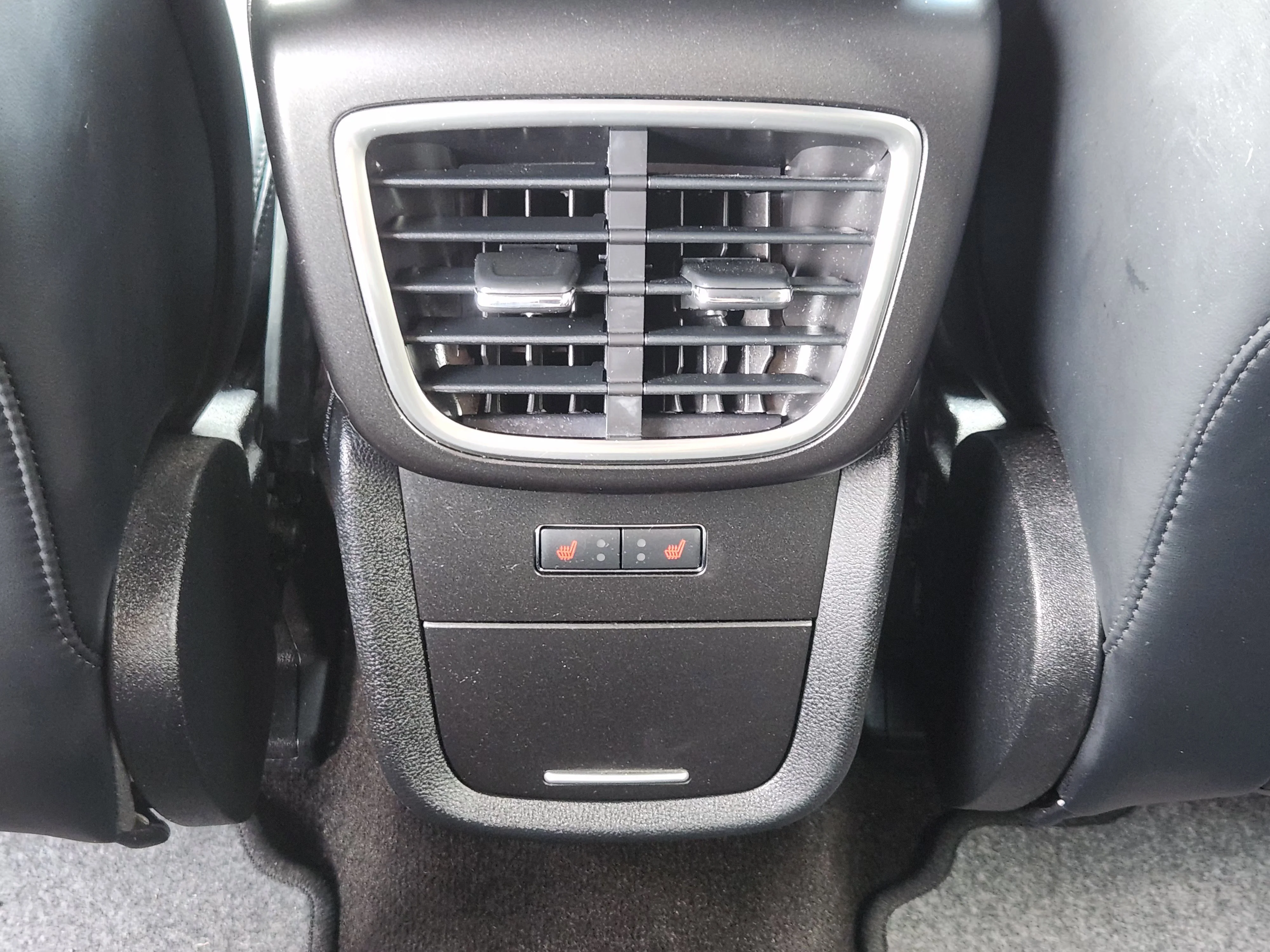 Used 2019  Lincoln Reserve image 31