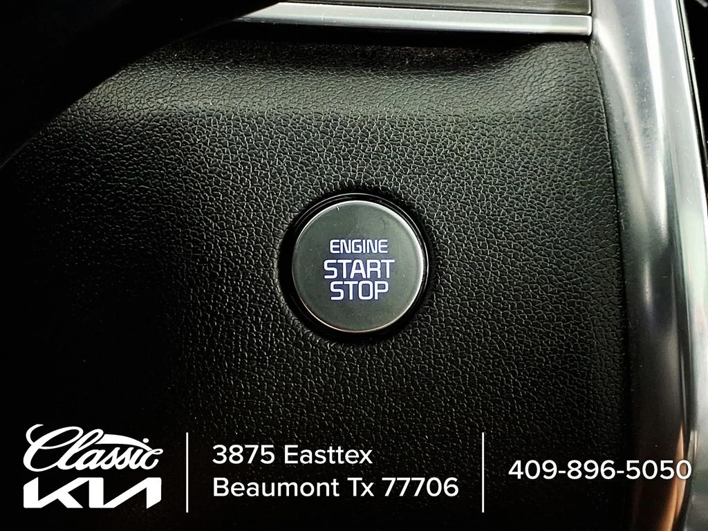 Used 2023 White Kia SX image 18