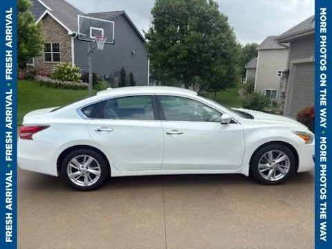 Used 2015 White Nissan 2.5 SL image 6
