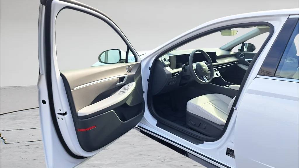 Used 2026 White Hyundai SEL image 26