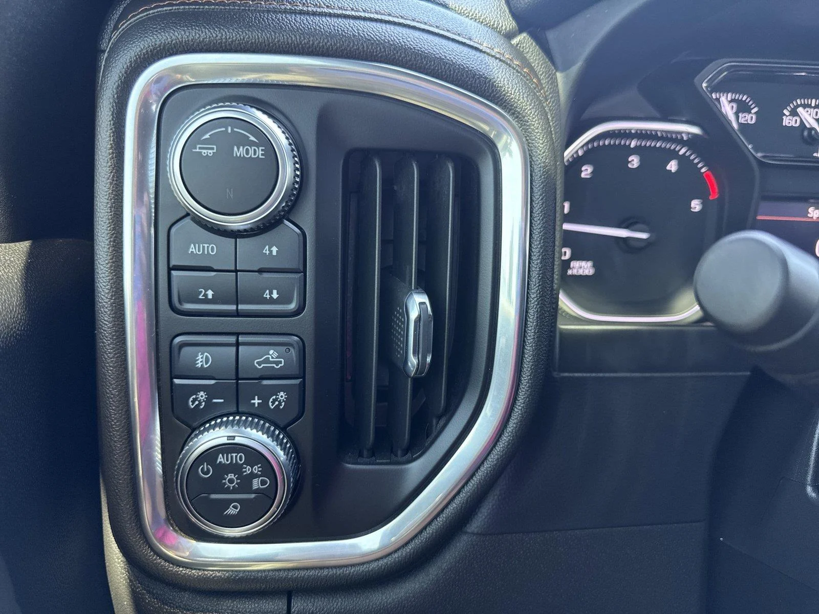 Used 2022 CAYENNE RED TINTCOAT GMC AT4 image 19
