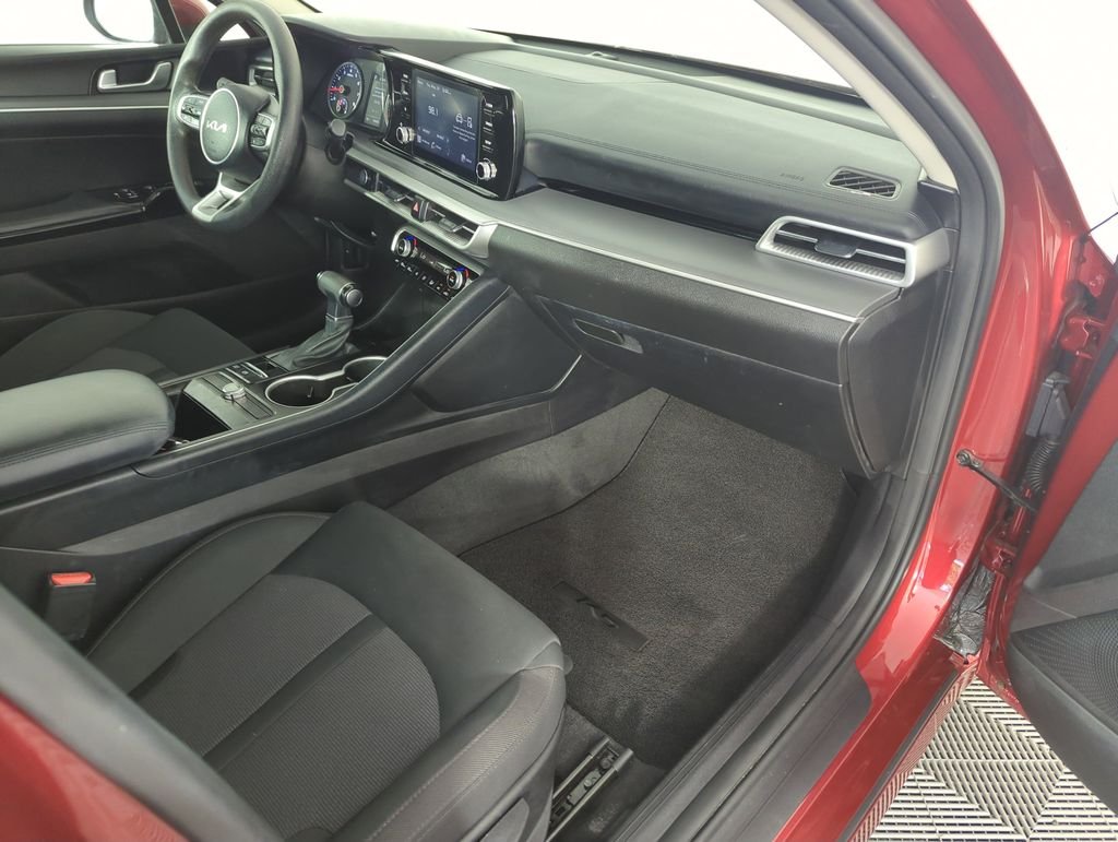 Used 2023 Red Kia LXS image 34