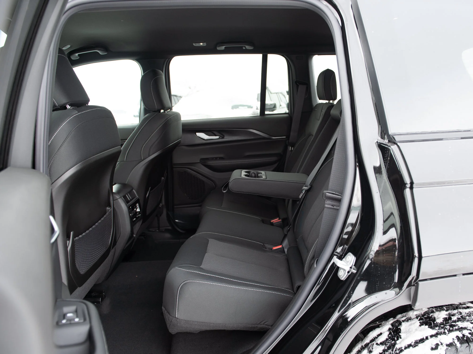 New 2025 Black Jeep Laredo* 4x4, Heated Seats/Wheel, Blind-Spot Monitoring image 17