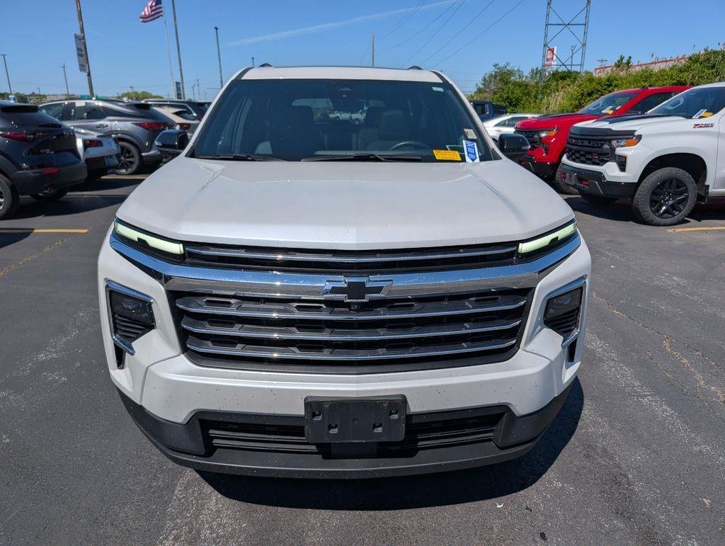 Used 2024 Pearl Chevrolet LT image 2
