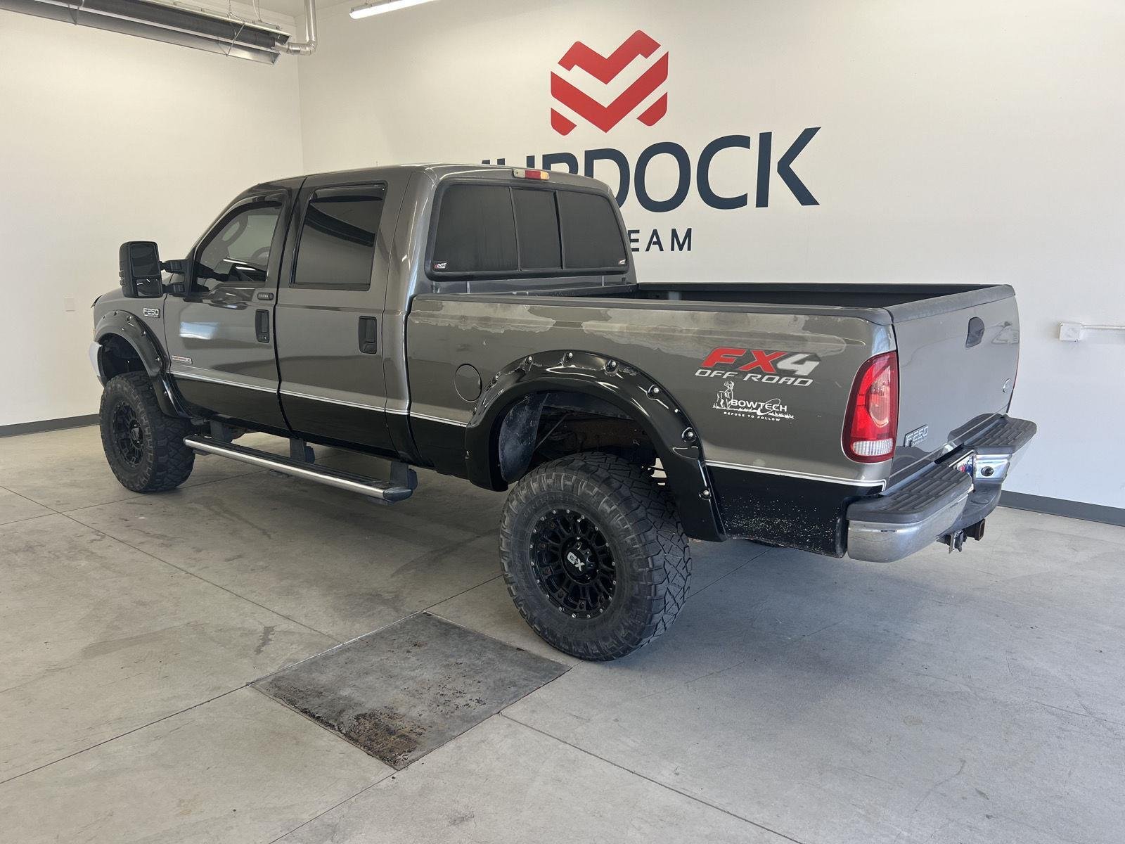 Used 2004 Gray Ford XL image 2