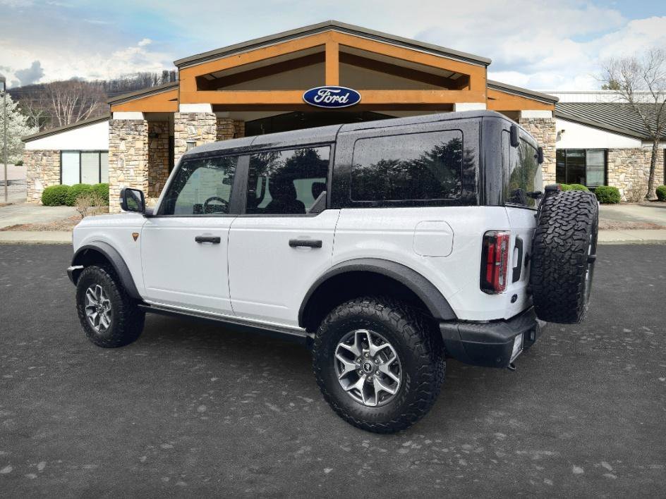 Used 2025 Oxford White Ford Badlands image 6