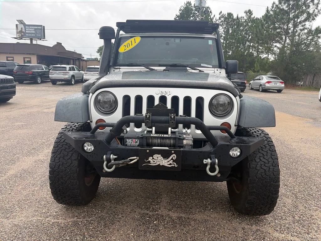 Used 2011 Silver Jeep Unlimited Rubicon image 9