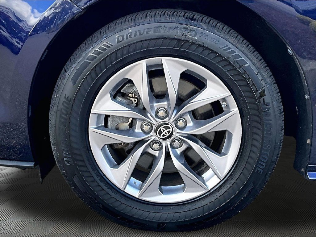 Used 2022  Toyota XLE image 7