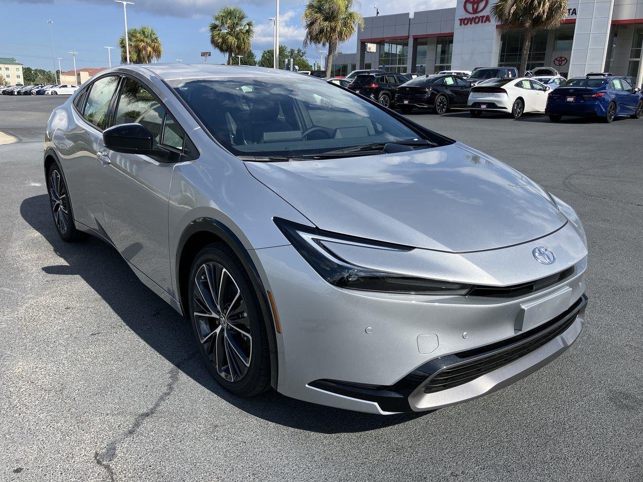 Used 2025 Cutting Edge Toyota XLE image 7
