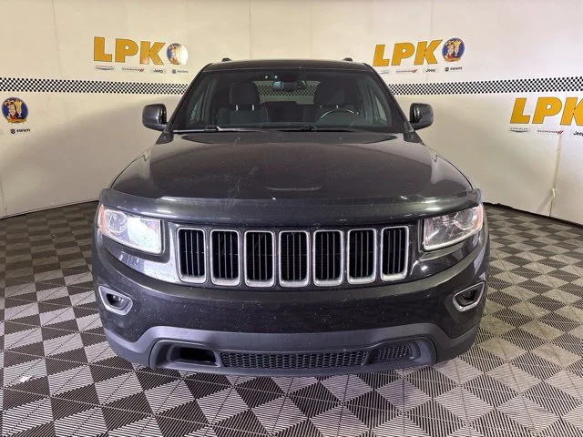 Used 2016 Brilliant Black Crystal Pearlcoat Jeep Laredo image 8