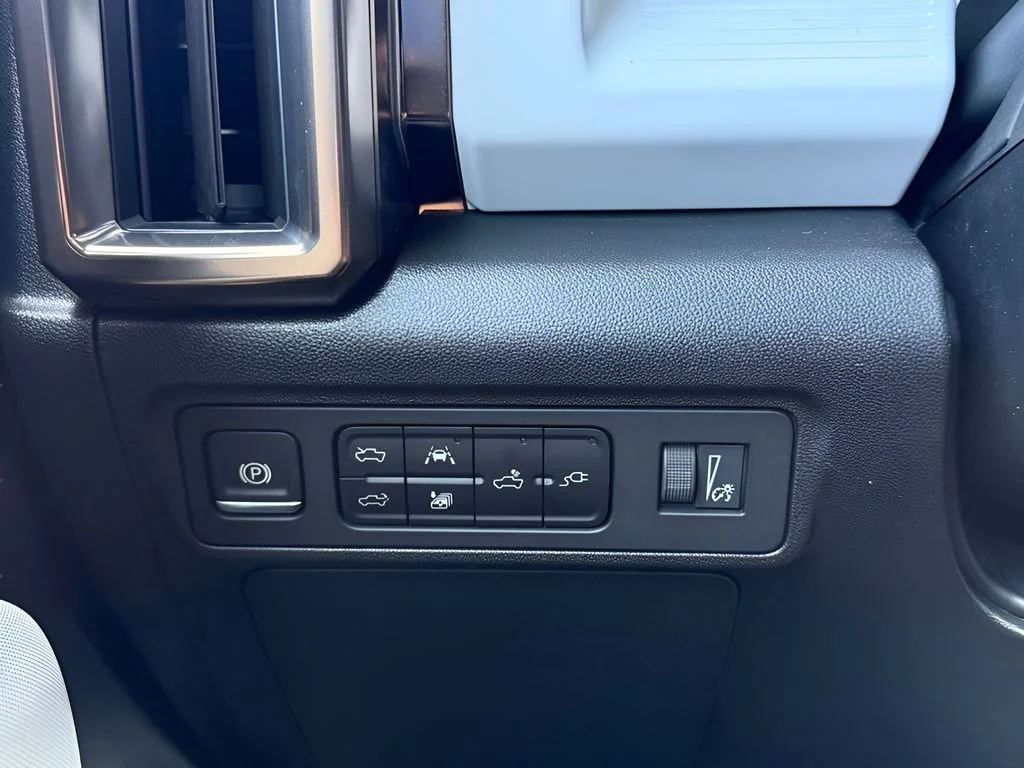 Used 2025 Black GMC 2X image 20