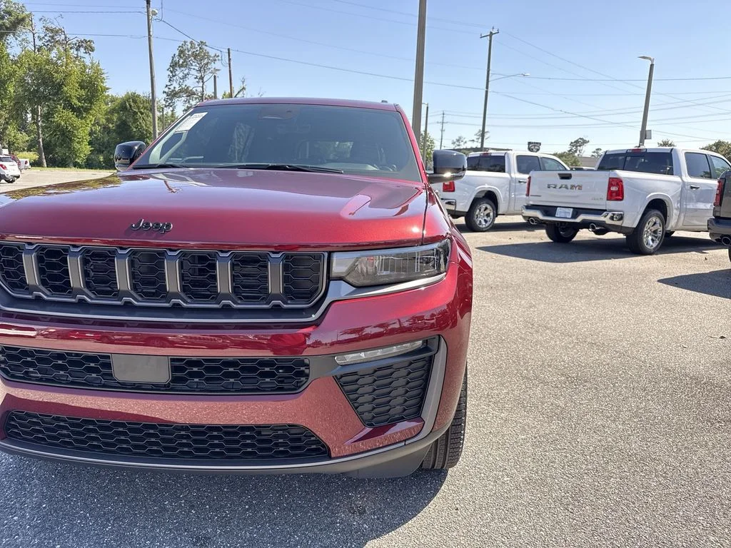 New 2026 Velvet Red Pearl-Coat Exterior Paint Jeep Limited image 9