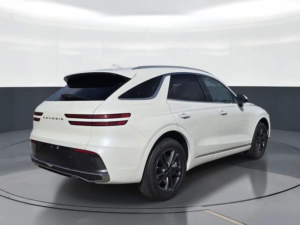 New 2027 White Genesis 2.5T Select image 3