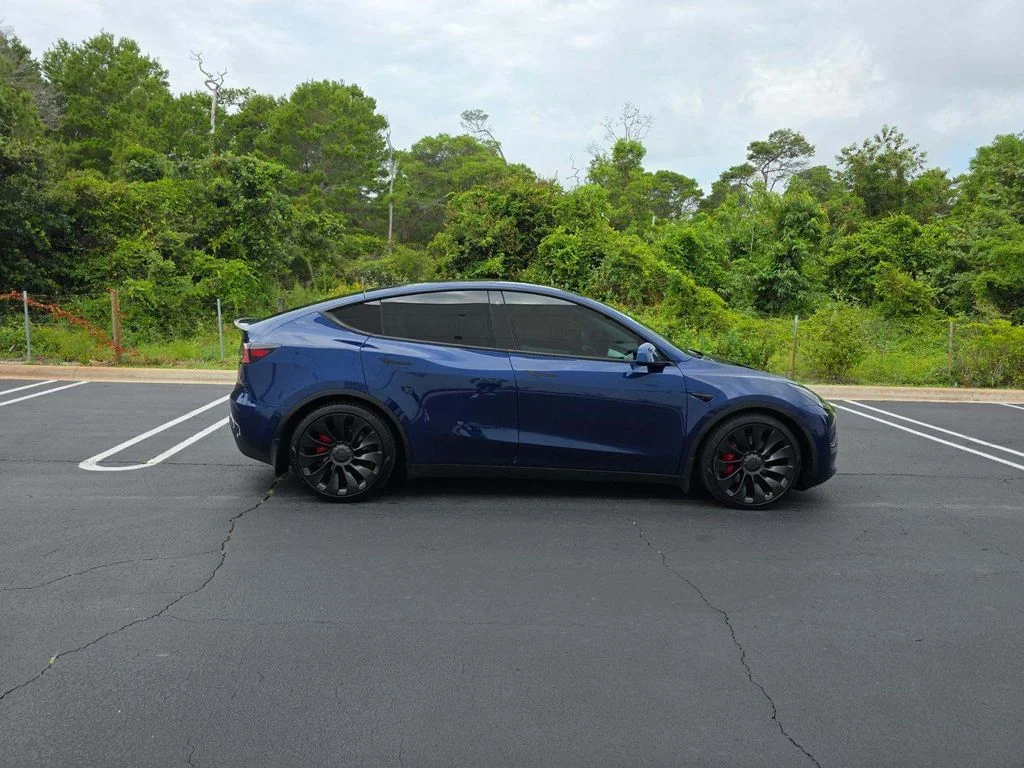Used 2022 Blue Tesla Performance image 2
