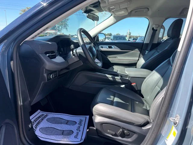 Used 2026 Vapor Blue Metallic Ford Active image 31
