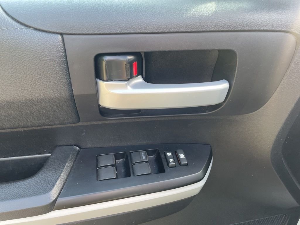 Used 2020 White Toyota SR5 image 19