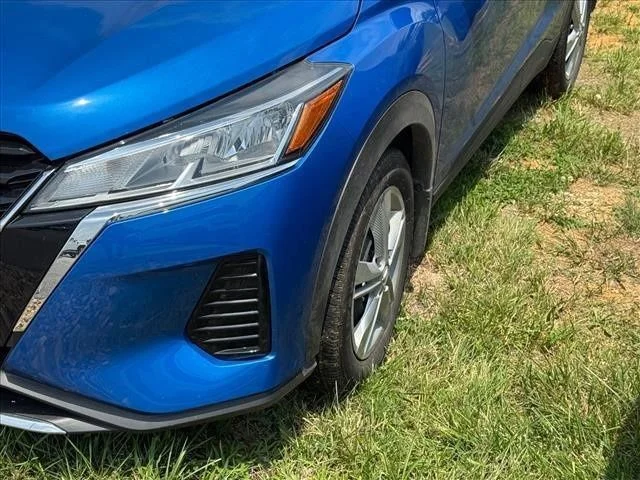 Used 2025 Blue Nissan S image 5