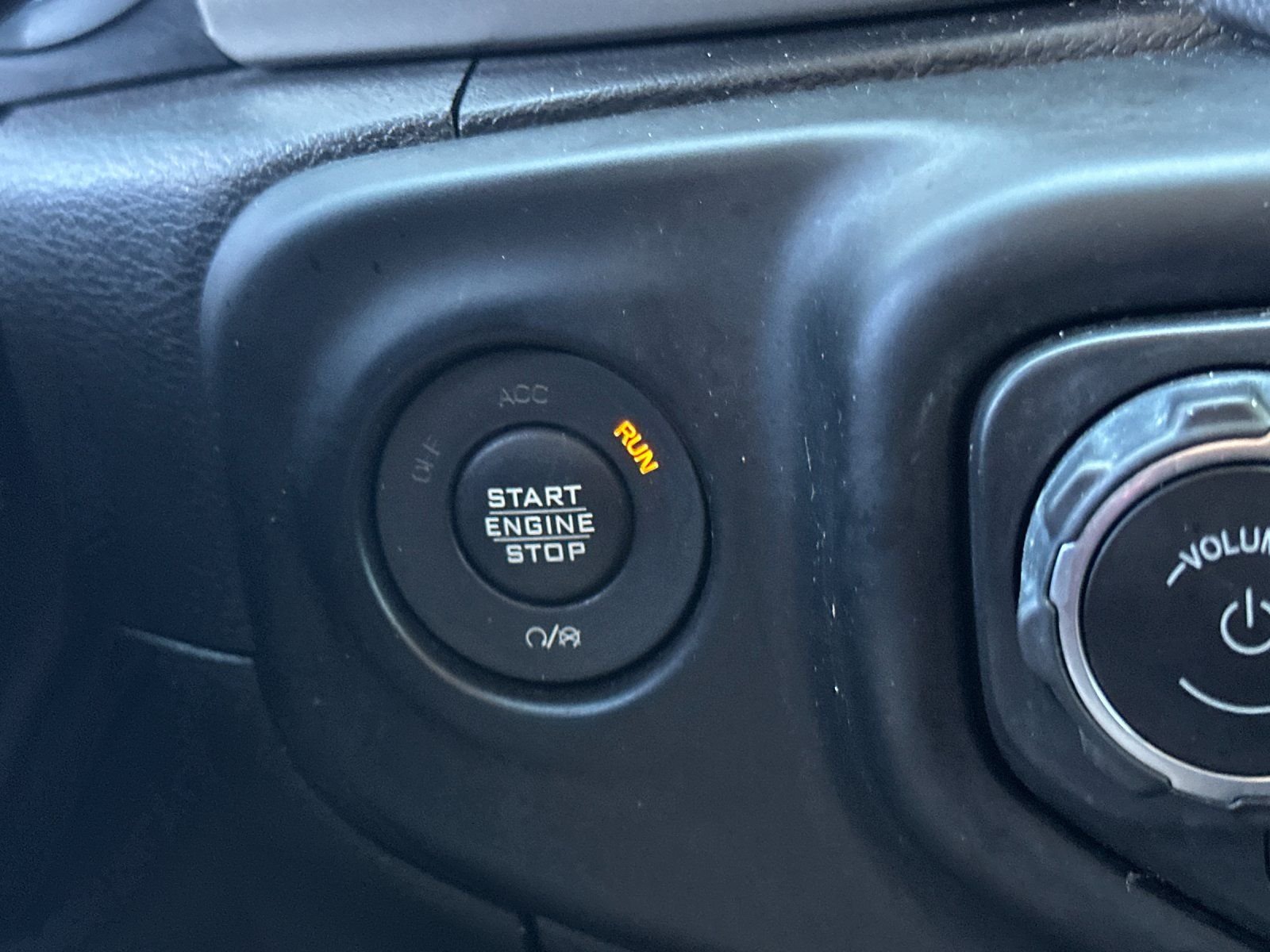 Used 2018 Bright White Clearcoat Jeep Unlimited Sport S image 20