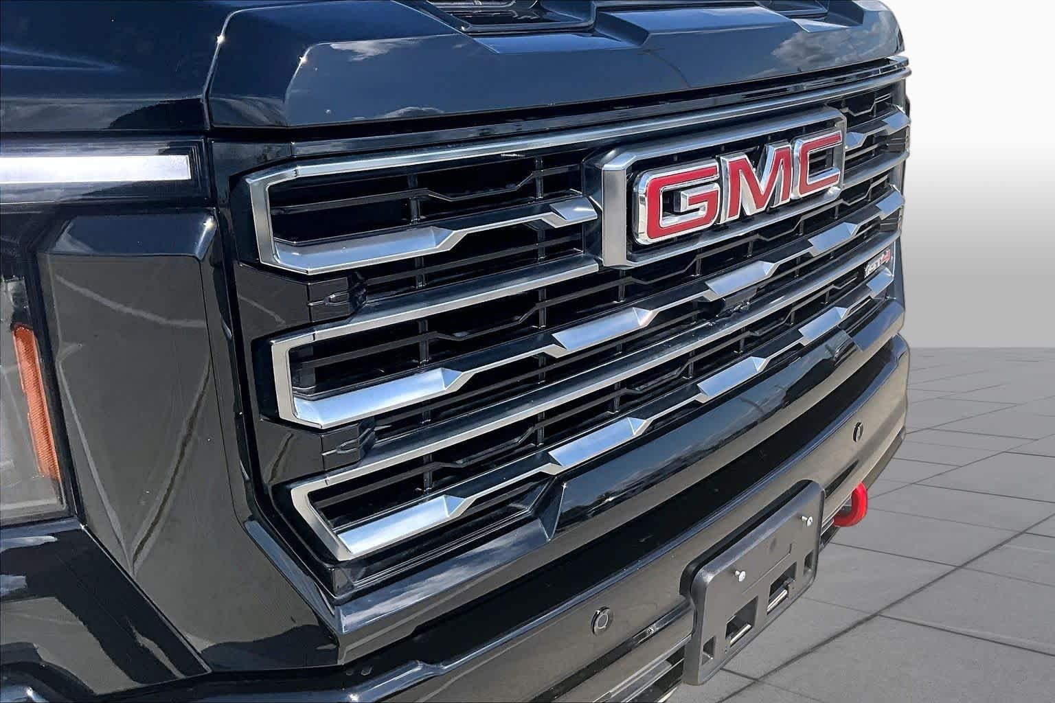 Used 2025 Onyx Black GMC AT4 image 28