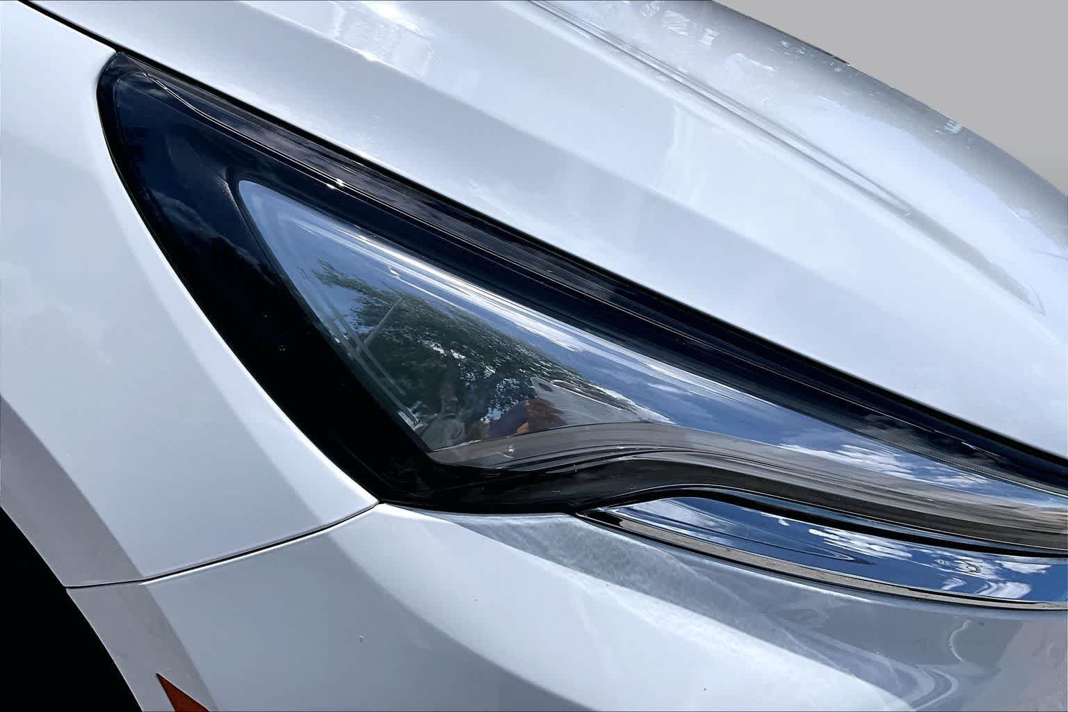 Used 2023 Summit White Buick Essence image 28