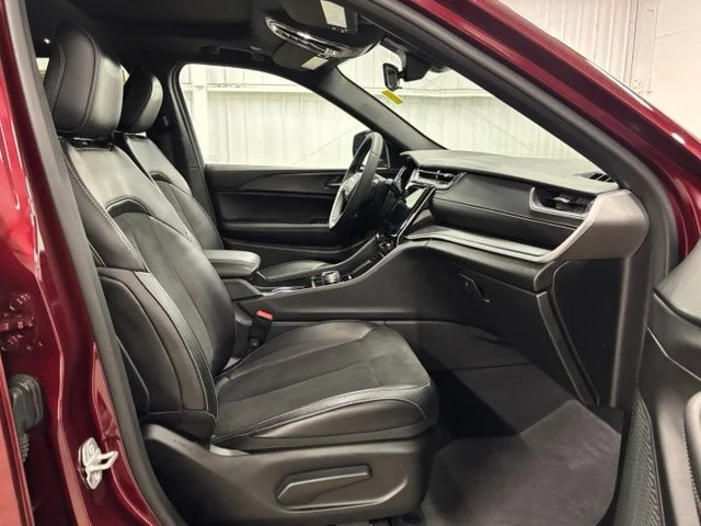 Used 2025 Red Jeep Altitude X image 22