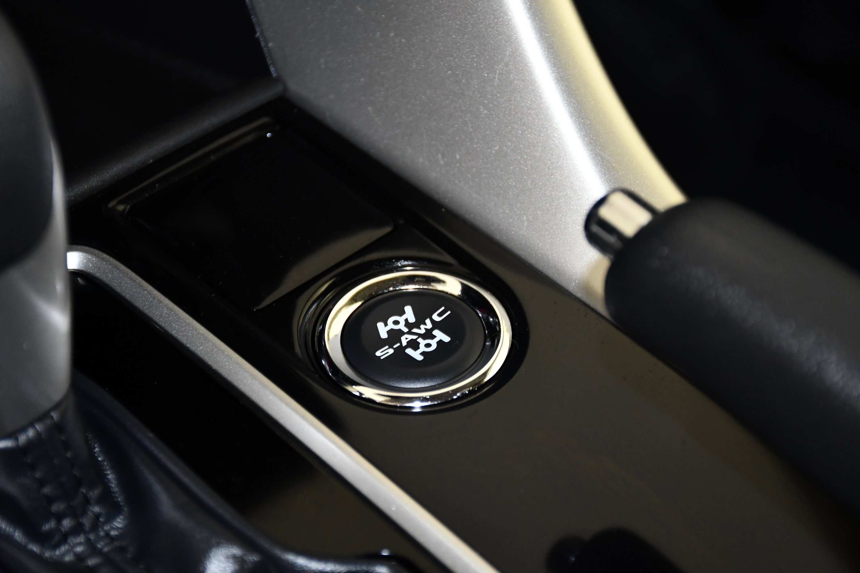 Certified Used 2024 White Diamond Mitsubishi ES image 30