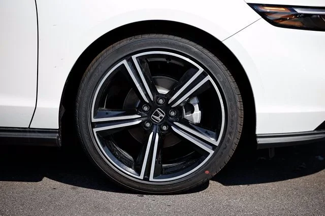 New 2026 Platinum White Pearl Honda SE image 15