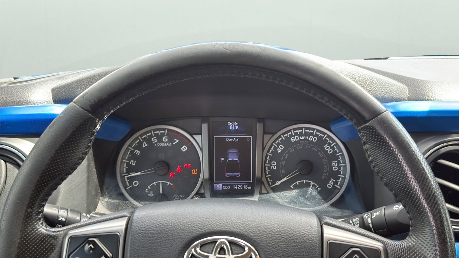 Used 2016 Blue Toyota SR5 image 13