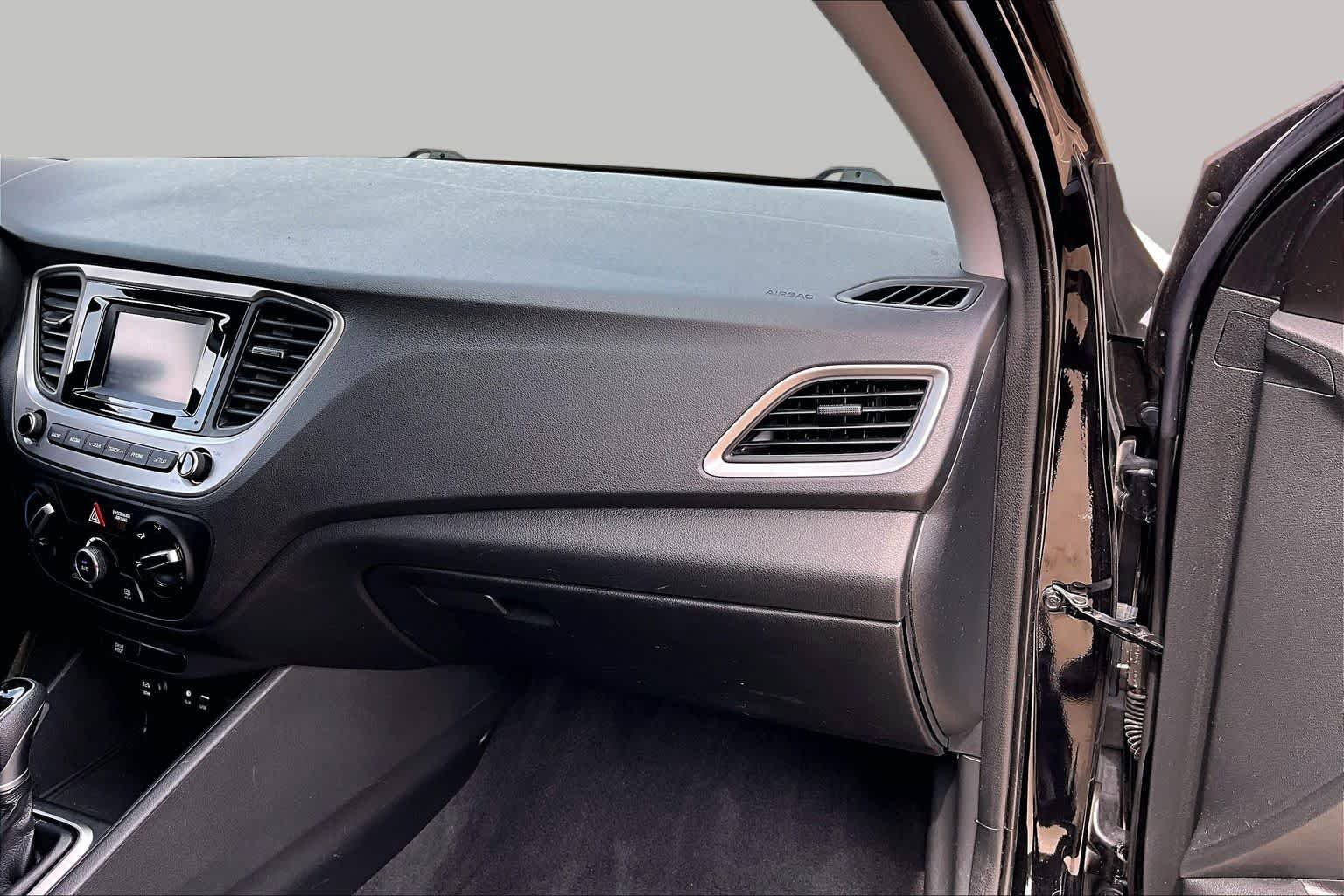 Used 2021 Absolute Black Hyundai SE image 19