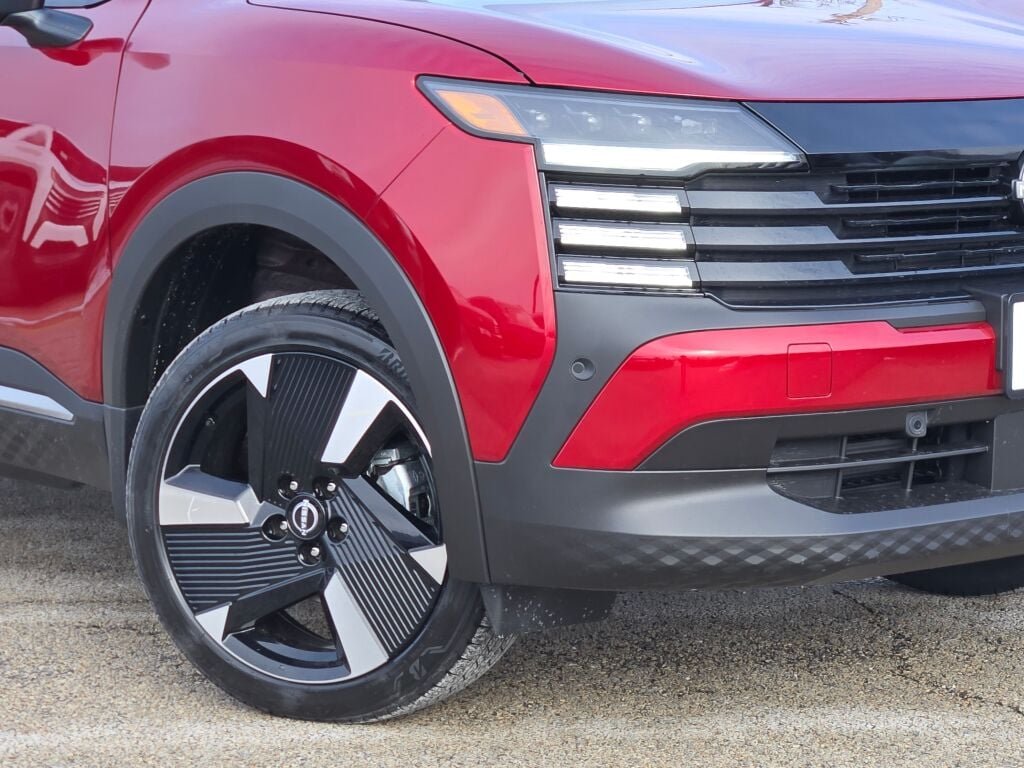 New 2026 Scarlet Ember Tintcoat Nissan SR image 3