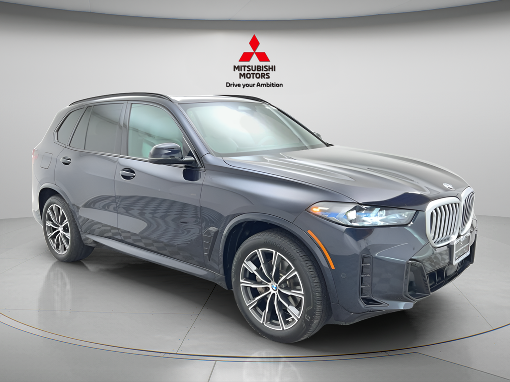 Used 2025 Carbon Black Metallic BMW xDrive40i image 3