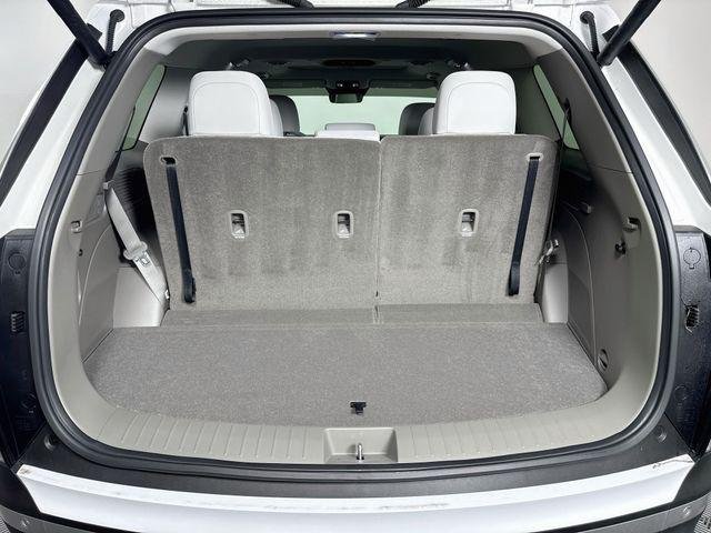 New 2026 White Hyundai Blue SEL Premium 8P image 45